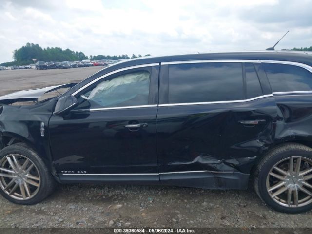 2LMHJ5NK4EBL57050 Lincoln Mkt Livery
