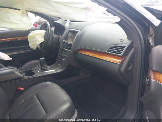 2LMHJ5NK4EBL57050 Lincoln Mkt Livery
