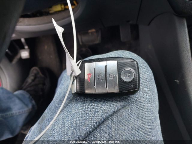 KNDCB3LC6J5176229 KIA NIRO LX