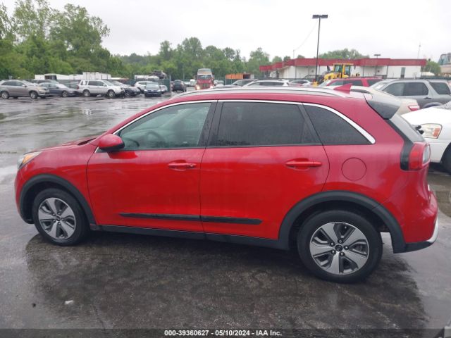 KNDCB3LC6J5176229 KIA NIRO LX