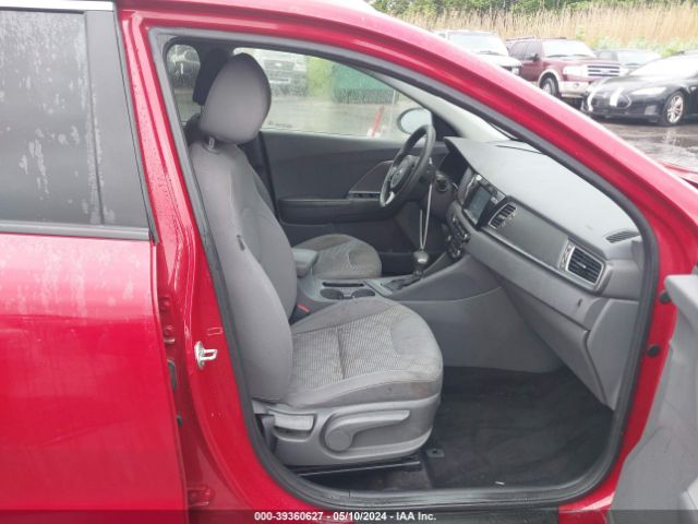KNDCB3LC6J5176229 KIA NIRO LX