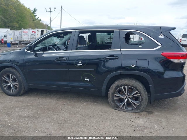 Toyota Highlander Le 2017 5TDBZRFH2HS384047 Image 14