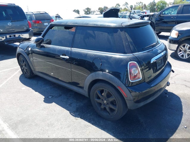 2009 MINI COOPER WMWMF33589TW76746 Photo 2