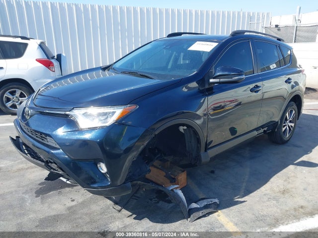 Toyota Rav4 Xle 2017 JTMWFREV7HJ716630 Image 2