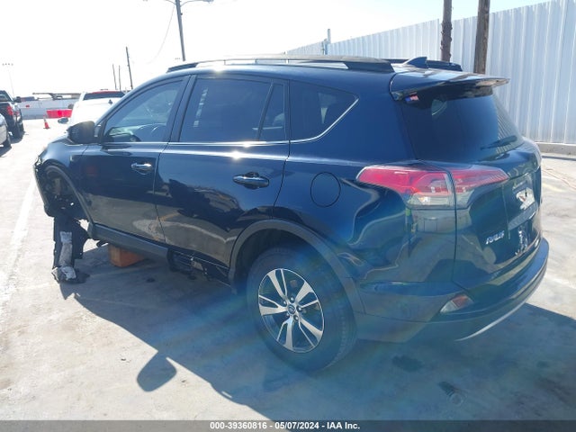 Toyota Rav4 Xle 2017 JTMWFREV7HJ716630 Image 3