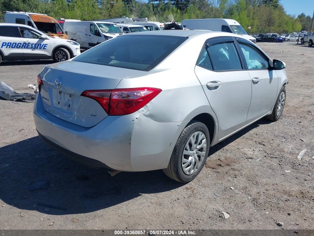 Toyota COROLLA LE 2018 2T1BURHE6JC010959 Image 4