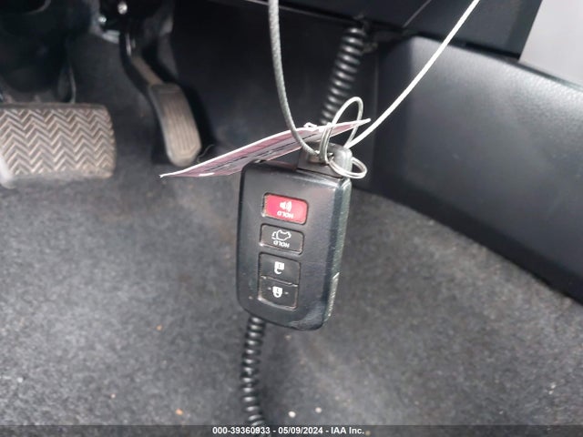 Toyota Rav4 Xle 2017 JTMRFREV0HJ174400 Image 11