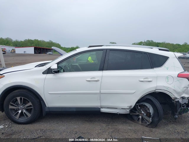 Toyota Rav4 Xle 2017 JTMRFREV0HJ174400 Image 15