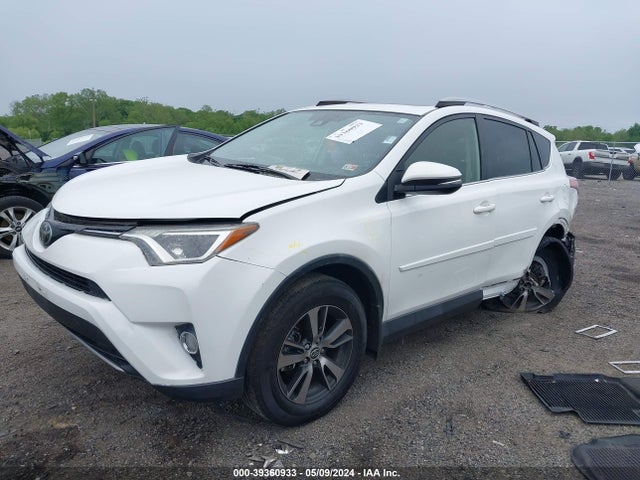 Toyota Rav4 Xle 2017 JTMRFREV0HJ174400 Image 2