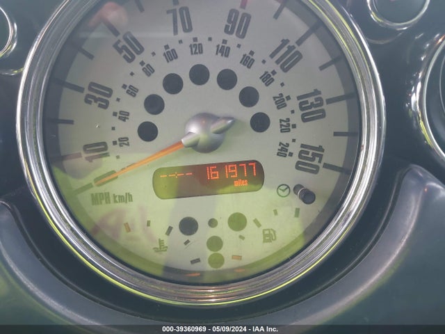 2006 MINI COOPER S WMWRH33576TK59372 Photo 6