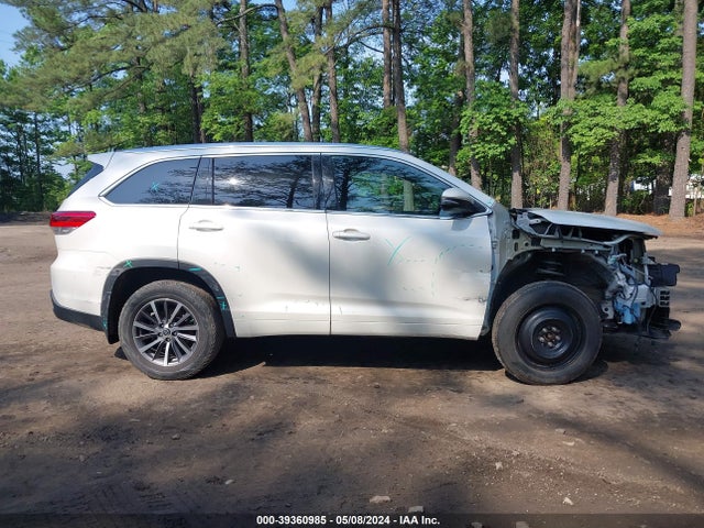 Toyota Highlander Xle 2018 5TDJZRFH1JS557994 Image 13