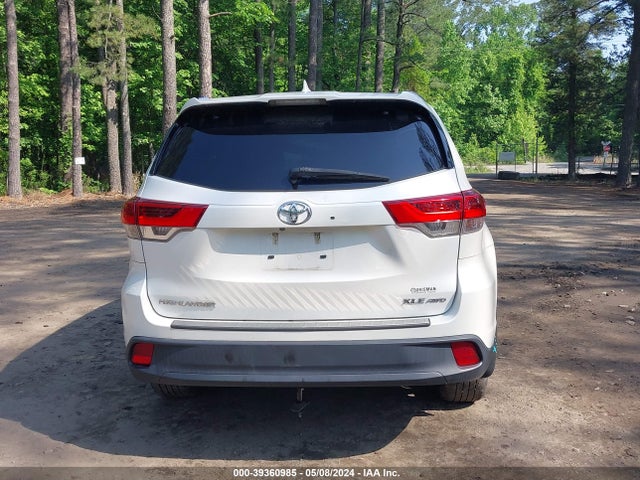 Toyota Highlander Xle 2018 5TDJZRFH1JS557994 Image 16