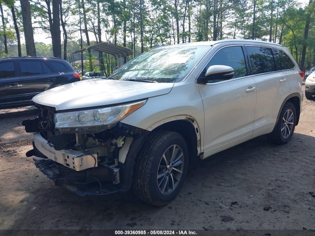 Toyota Highlander Xle 2018 5TDJZRFH1JS557994 Image 2