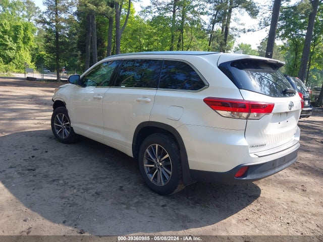 Toyota Highlander Xle 2018 5TDJZRFH1JS557994 Image 3