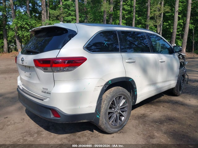 Toyota Highlander Xle 2018 5TDJZRFH1JS557994 Image 4