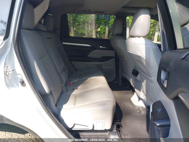 Toyota Highlander Xle 2018 5TDJZRFH1JS557994 Image 8