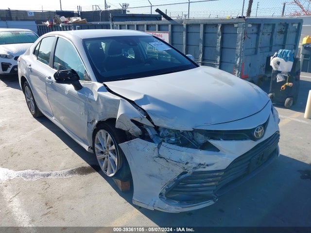 Toyota CAMRY LE 2022 4T1C11AK0NU014394 головне зображення