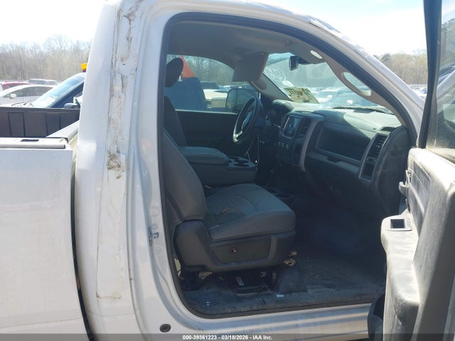 39361223 :رقم المزاد ، 3C6MR5AJ2JG166391 vin ، 2018 Ram 2500 Tradesman Regular Cab 4x4 8' Box مزاد بيع