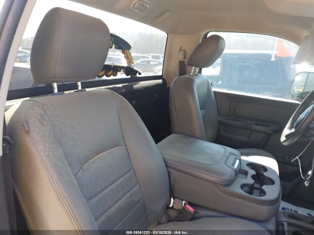 39361223 :رقم المزاد ، 3C6MR5AJ2JG166391 vin ، 2018 Ram 2500 Tradesman Regular Cab 4x4 8' Box مزاد بيع