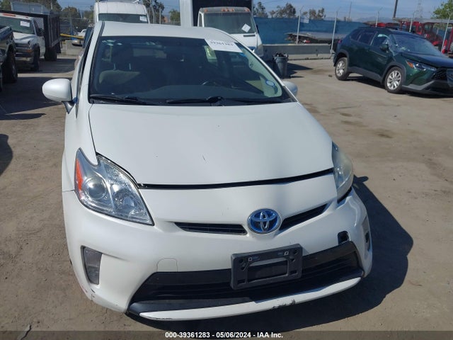Toyota Prius Two 2015 JTDKN3DU6F1992561 Image 12