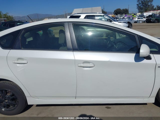Toyota Prius Two 2015 JTDKN3DU6F1992561 Image 13