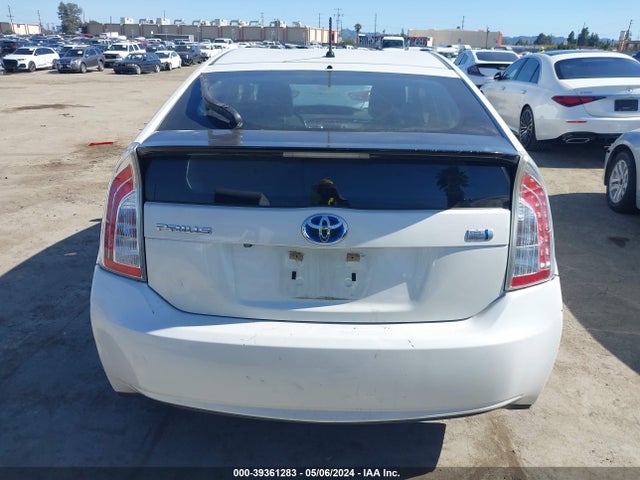 Toyota Prius Two 2015 JTDKN3DU6F1992561 Image 16