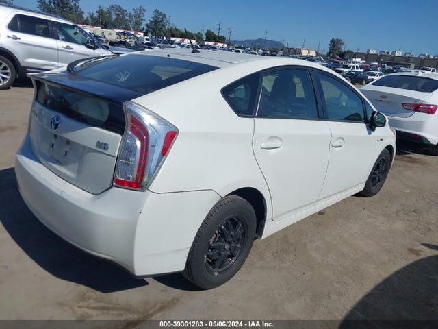 Toyota Prius Two 2015 JTDKN3DU6F1992561 Image 4