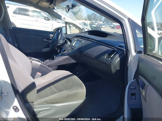 Toyota Prius Two 2015 JTDKN3DU6F1992561 Image 5