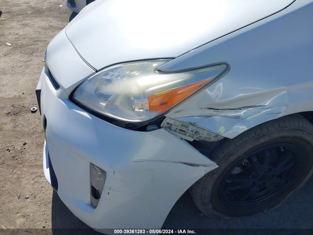 Toyota Prius Two 2015 JTDKN3DU6F1992561 Image 6