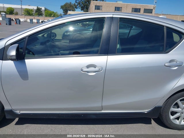 Toyota Prius C Four/one/three/two 2017 JTDKDTB33H1592697 Image 15
