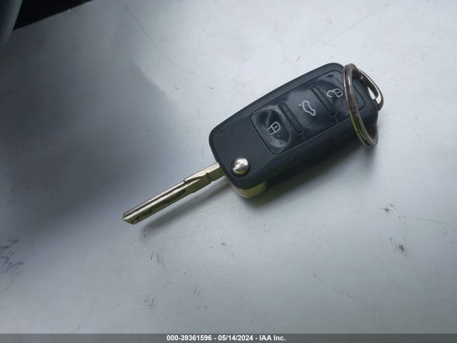 1VWBT7A38GC047588 Volkswagen Passat 1.8t Se