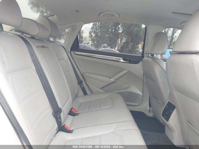 1VWBT7A38GC047588 Volkswagen Passat 1.8t Se