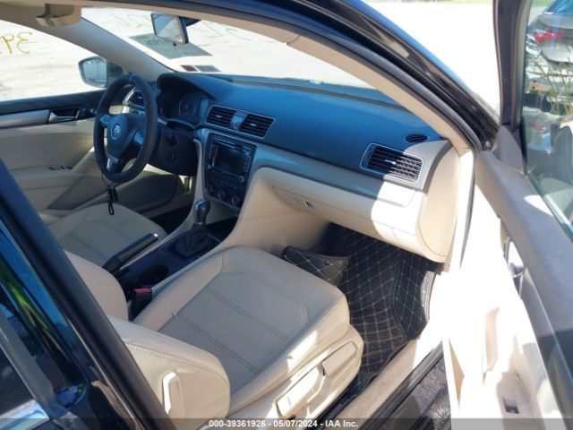 1VWAT7A30FC114355 Volkswagen Passat 1.8t Limited Edition