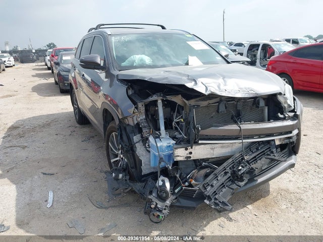 Toyota Highlander Xle 2018 5TDJZRFH4JS862521 zdjęcie główne