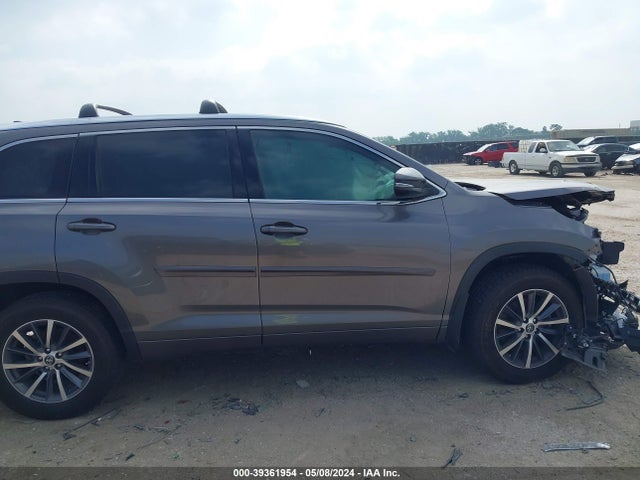 Toyota Highlander Xle 2018 5TDJZRFH4JS862521 Image 13