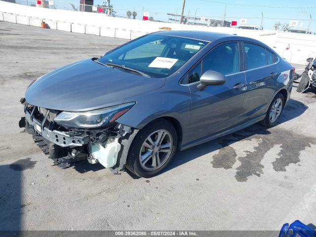 Chevrolet Cruze Lt Auto 2018 1G1BE5SM0J7161831 Image 2