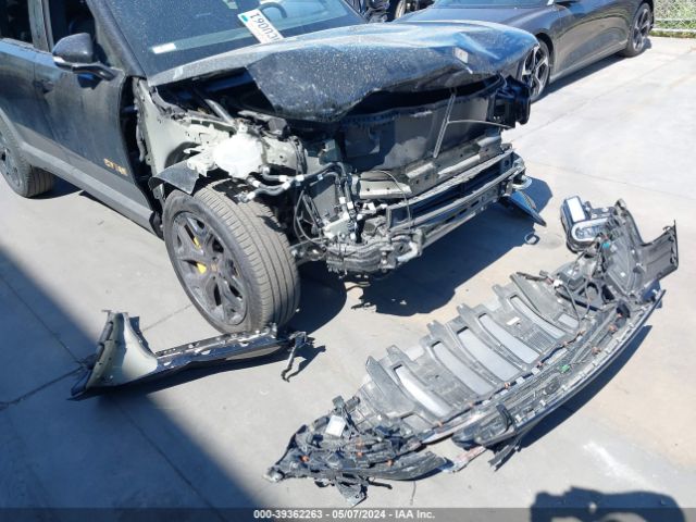 7PDSGABA9PN010175 Rivian R1s Adventure