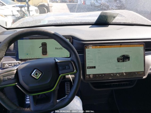 7PDSGABA9PN010175 Rivian R1s Adventure