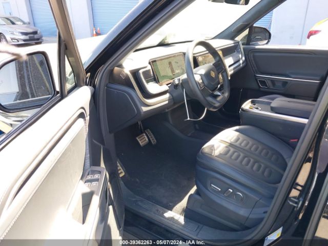 7PDSGABA9PN010175 Rivian R1s Adventure