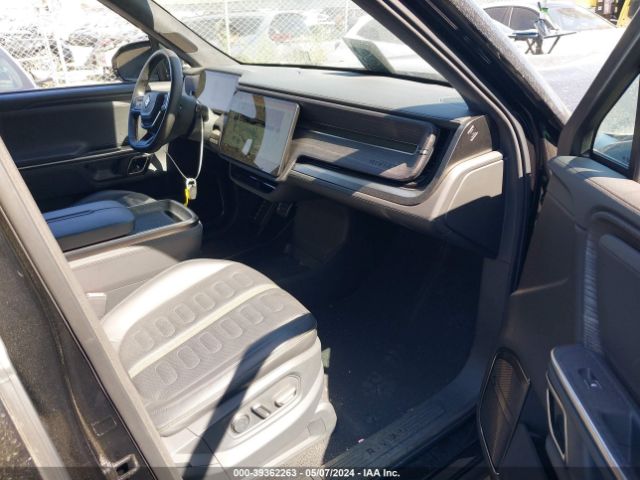 7PDSGABA9PN010175 Rivian R1s Adventure