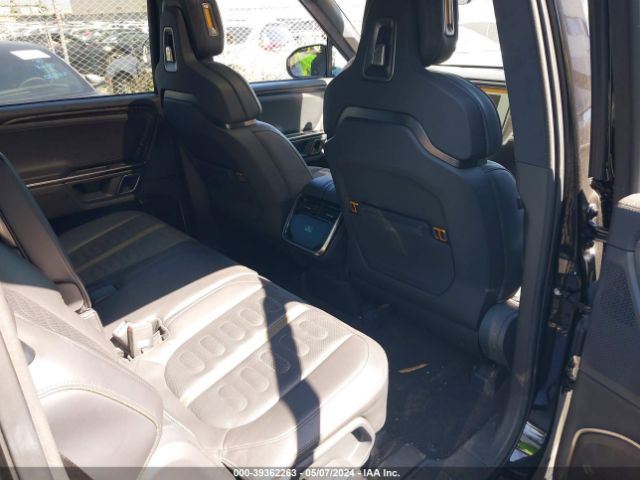 7PDSGABA9PN010175 Rivian R1s Adventure