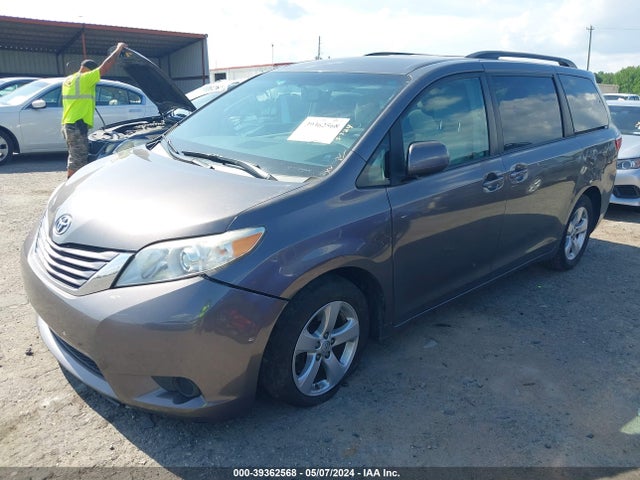 Toyota Sienna Le 8 Passenger 2017 5TDKZ3DC2HS798174 Image 2