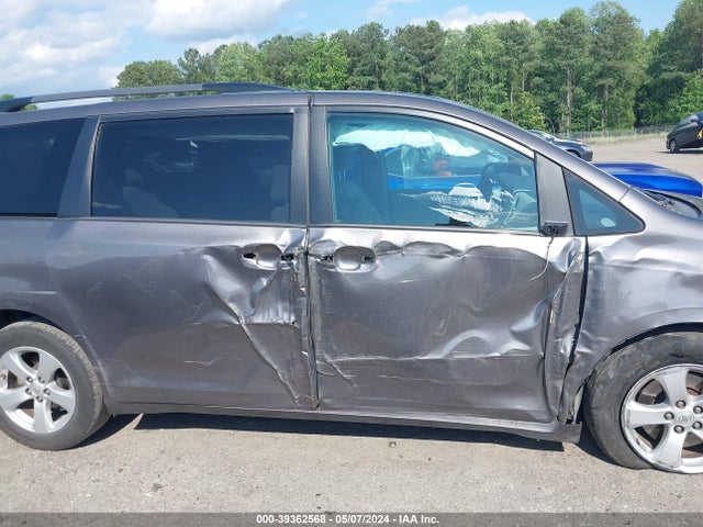 Toyota Sienna Le 8 Passenger 2017 5TDKZ3DC2HS798174 Image 6