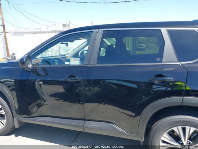 JN8BT3BA4PW436532 Nissan Rogue Sv Fwd