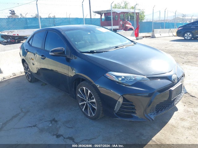 Toyota COROLLA SE 2018 5YFBURHE4JP808537 Image 1