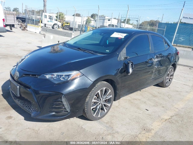 Toyota COROLLA SE 2018 5YFBURHE4JP808537 Image 2