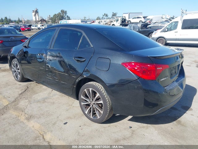 Toyota COROLLA SE 2018 5YFBURHE4JP808537 Image 3