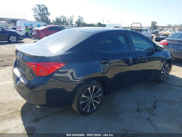 Toyota COROLLA SE 2018 5YFBURHE4JP808537 Image 4