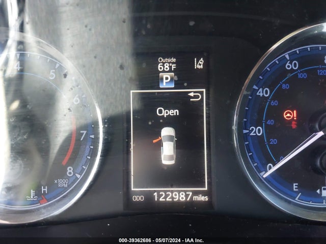 Toyota COROLLA SE 2018 5YFBURHE4JP808537 Image 7