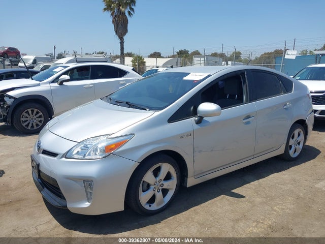 Toyota Prius Three 2015 JTDKN3DU0F0445100 Image 2